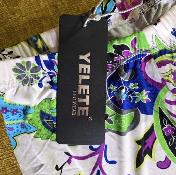 Yelete Multicolor Paisley Leggings - Picture 2 of 4